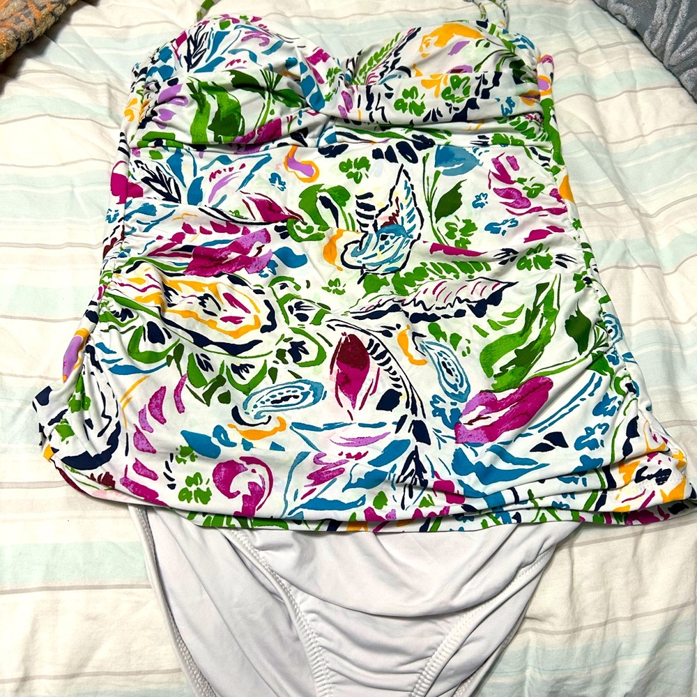 tankinis all size medium.Great condition, very comfortable and also flattering